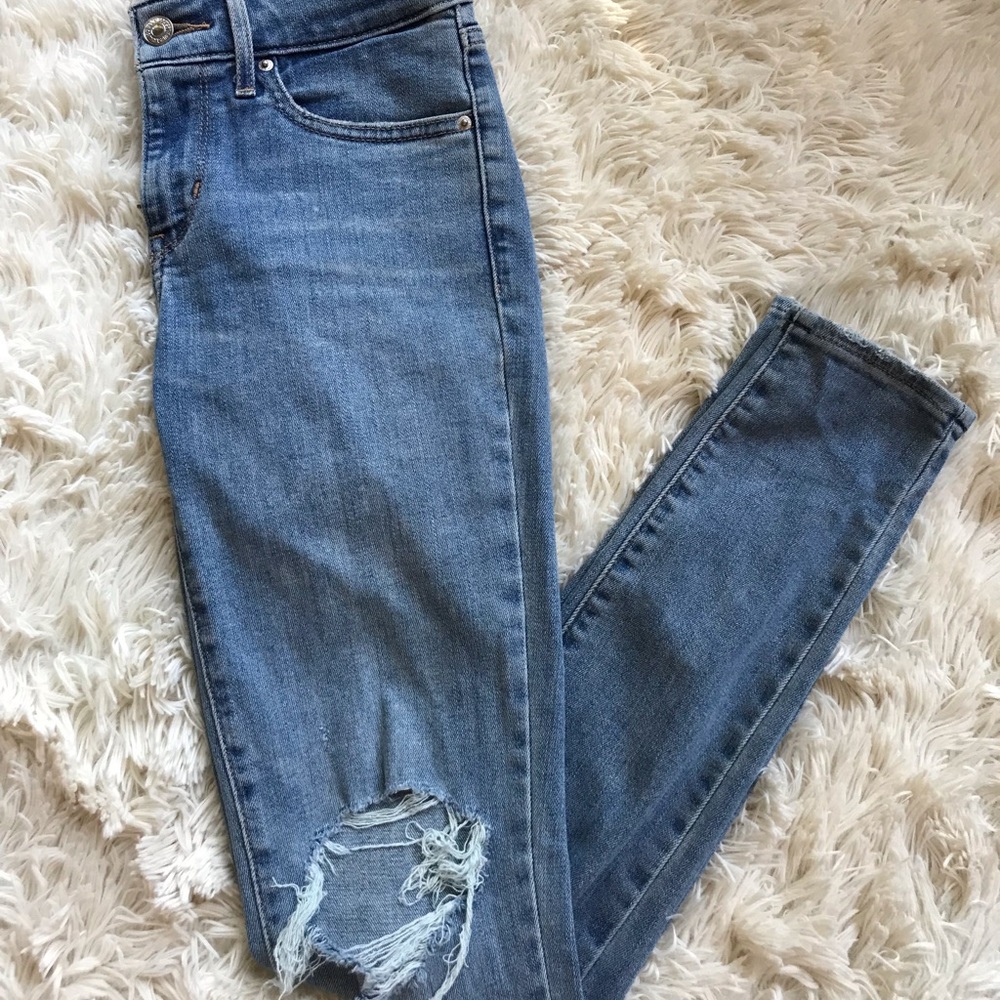 Levi Skinny Distressed Jean